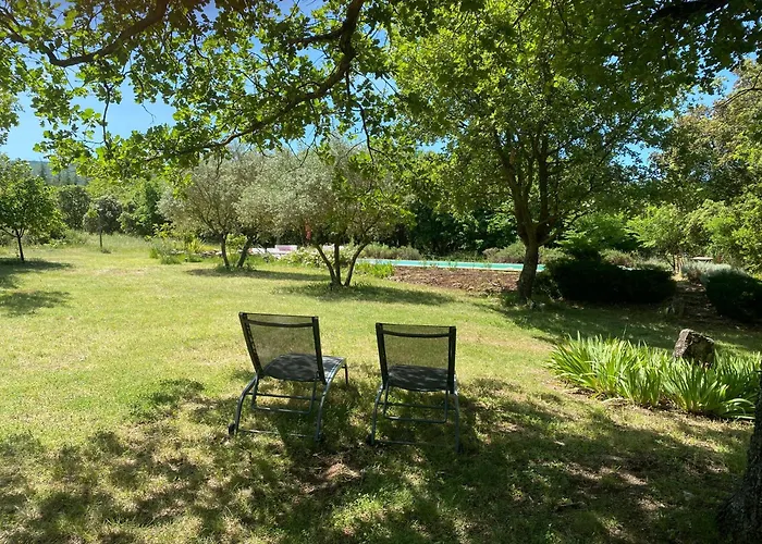 La Bastide Des Chenes Lacoste