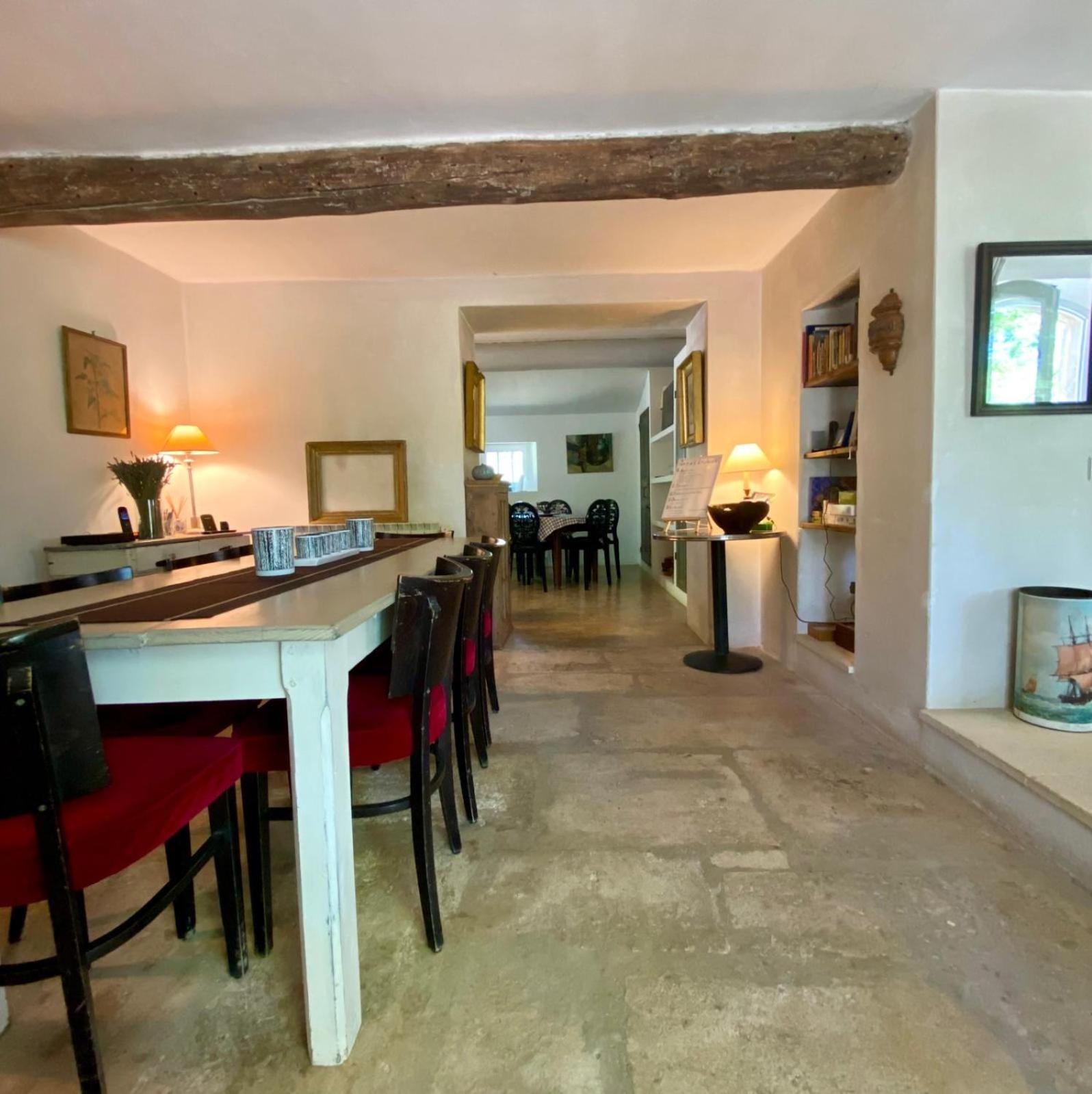 La Bastide Des Chenes * Lacoste (Vaucluse)
